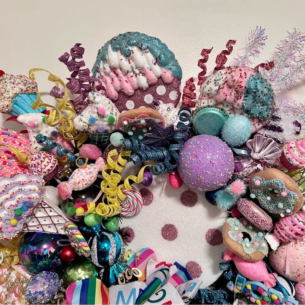 Unique Christmas Floral Sweet Treats Candy Pastel Door Wall Wreath Holiday Decor - Picture 5 of 11